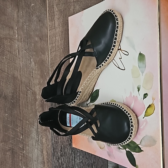 Kenneth Cole black wedges with elastic straps size 6.5 - Picture 1 of 8